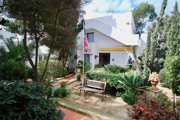 Frontline villa with fantastic views of the bay of Palma and lots of potential image 6