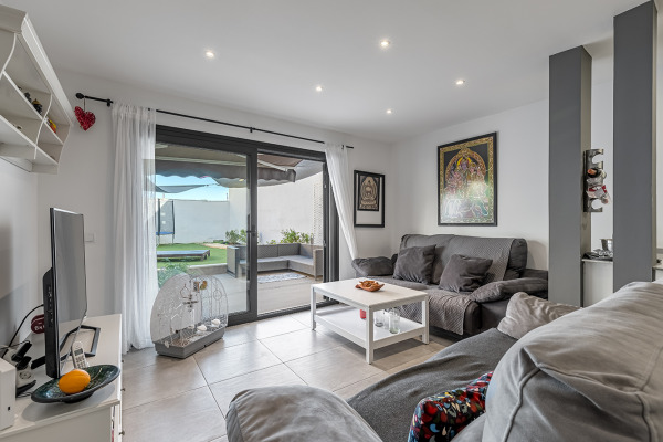 Modern ground floor apartment with pool in El Molinar near Portixol image 4