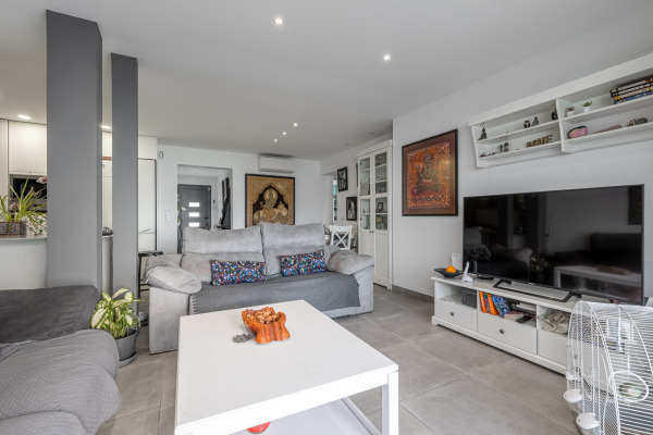 Modern ground floor apartment with pool in El Molinar near Portixol image 5