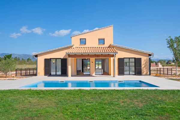 Exclusive, new finca property with fantastic panoramic views and pool