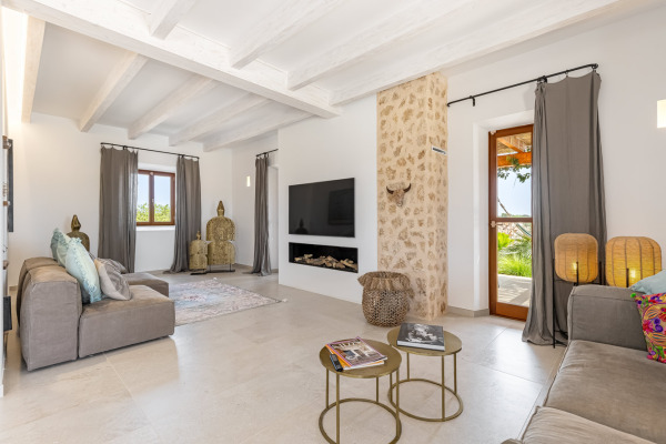 Modern, nearly new finca in a quiet location between Santanyi and Ses Salines image 2