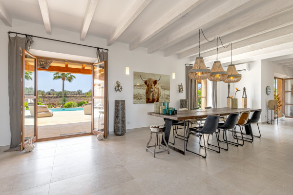 Modern, nearly new finca in a quiet location between Santanyi and Ses Salines image 3