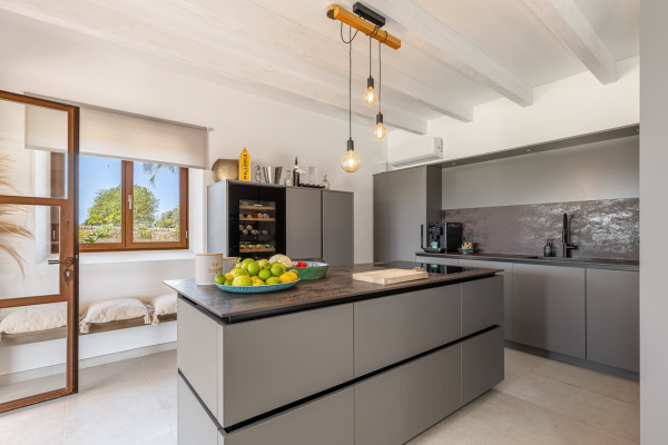 Modern, nearly new finca in a quiet location between Santanyi and Ses Salines image 4