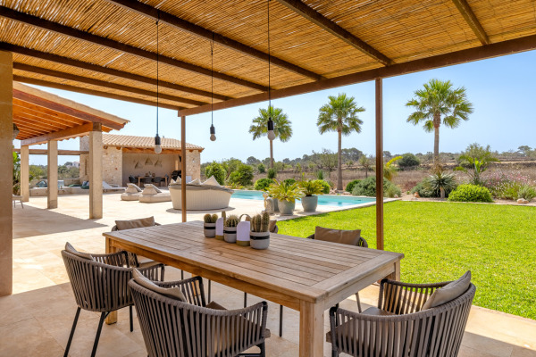 Modern, nearly new finca in a quiet location between Santanyi and Ses Salines image 5