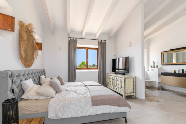 Modern, nearly new finca in a quiet location between Santanyi and Ses Salines image 7