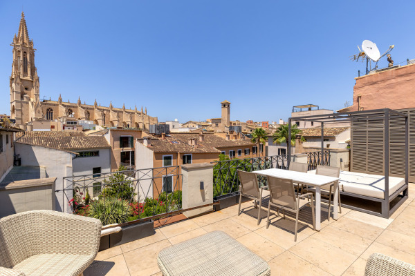 Modern penthouse with stunning views over the rooftops of the old town image 2