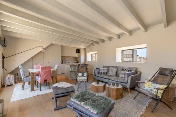 Modern penthouse with stunning views over the rooftops of the old town image 5