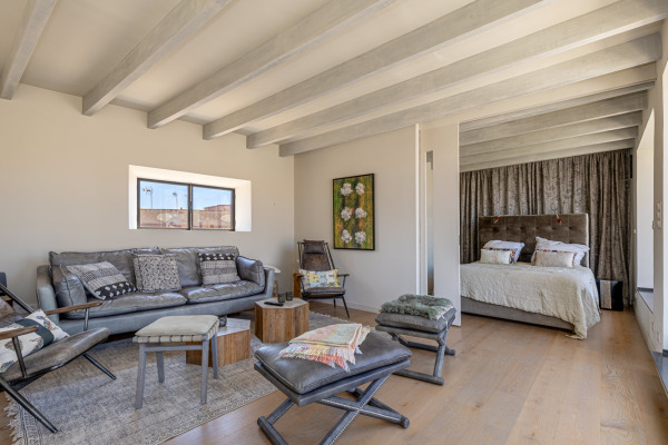 Modern penthouse with stunning views over the rooftops of the old town image 7