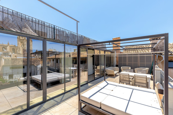 Modern penthouse with stunning views over the rooftops of the old town image 11