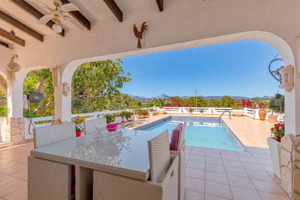 Mediterranean-style villa with lots of potential in the southwest of Mallorca image 2