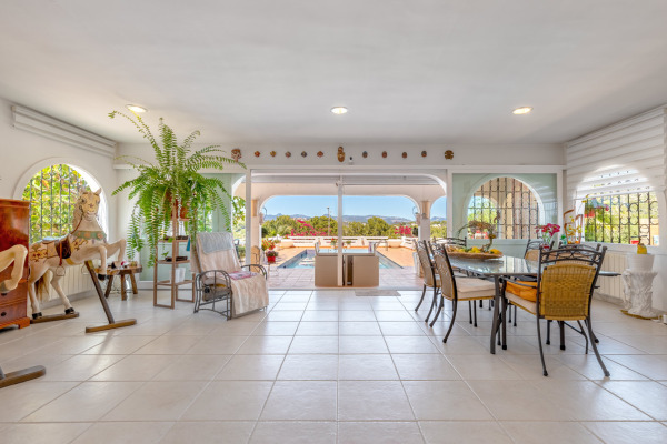 Mediterranean-style villa with lots of potential in the southwest of Mallorca image 4