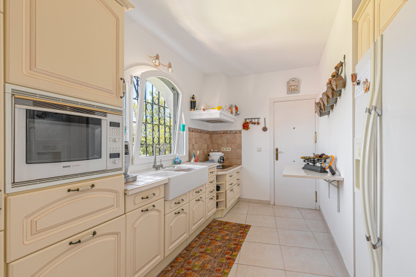 Mediterranean-style villa with lots of potential in the southwest of Mallorca image 8