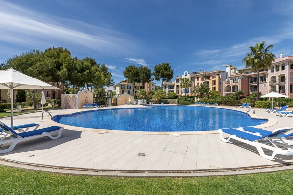 Garden apartment in a beautiful residential complex in Nova Santa Ponsa