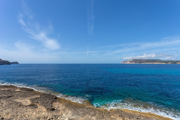 Renovated apartment in a seafront location on the southwest coast of Mallorca