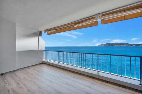 Renovated apartment in a seafront location on the southwest coast of Mallorca image 3