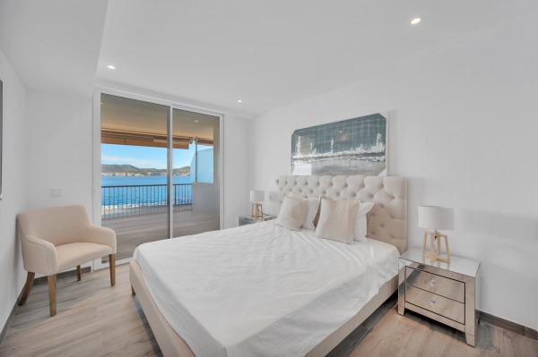 Renovated apartment in a seafront location on the southwest coast of Mallorca image 8
