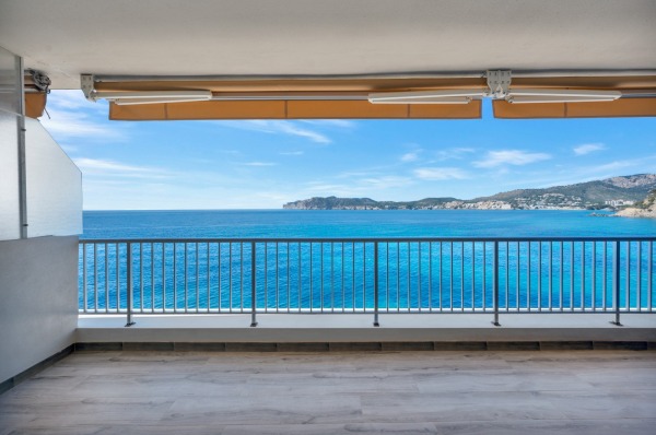 Renovated apartment in a seafront location on the southwest coast of Mallorca image 12
