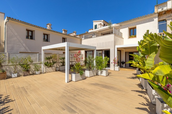 Modern apartment with a spacious terrace in the heart of Santa Maria image 3