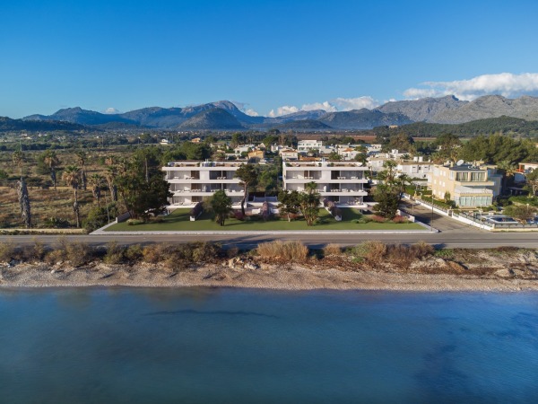 Exclusive new build beachfront apartment in Puerto de Pollensa image 2