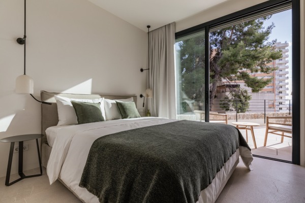 Elegant new-build apartment with private pool in Cala Mayor image 8