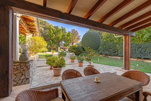 Mediterranean villa with a beautiful garden and plenty of privacy in Palmanova image 3