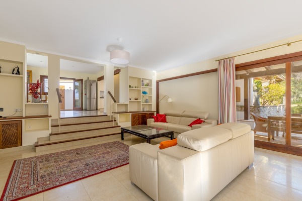 Mediterranean villa with a beautiful garden and plenty of privacy in Palmanova image 4