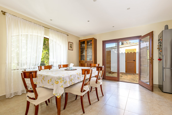 Mediterranean villa with a beautiful garden and plenty of privacy in Palmanova image 6