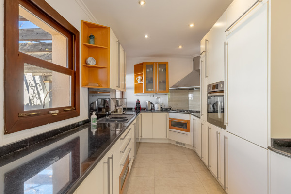 Mediterranean villa with a beautiful garden and plenty of privacy in Palmanova image 7