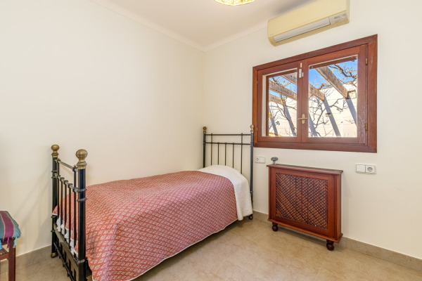 Mediterranean villa with a beautiful garden and plenty of privacy in Palmanova image 11