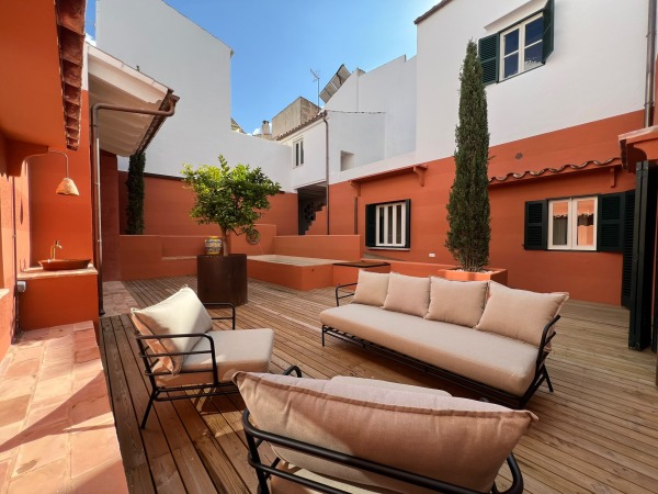 Historic townhouse for sale in Felanitx with license for holiday rental image 2