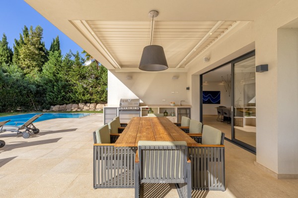 Exclusive luxury villa in modern architectural style in Santa Ponsa image 4