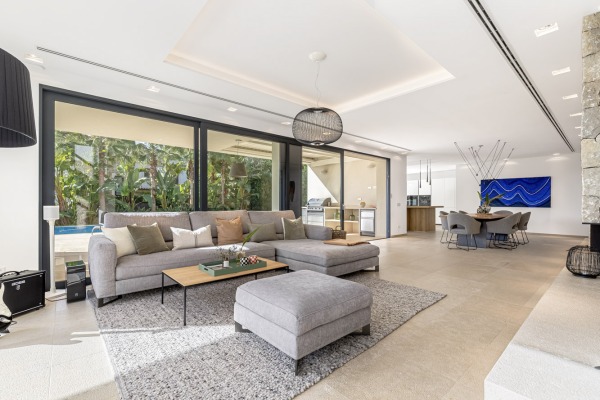 Exclusive luxury villa in modern architectural style in Santa Ponsa image 5