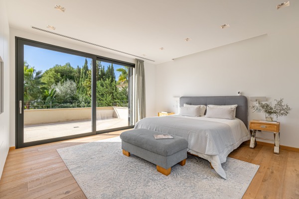 Exclusive luxury villa in modern architectural style in Santa Ponsa image 10