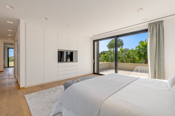 Exclusive luxury villa in modern architectural style in Santa Ponsa image 11