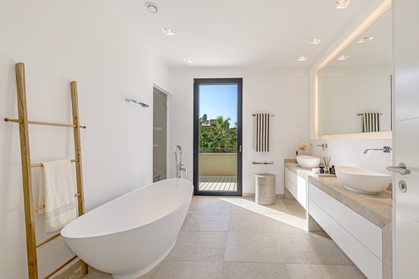 Exclusive luxury villa in modern architectural style in Santa Ponsa image 12