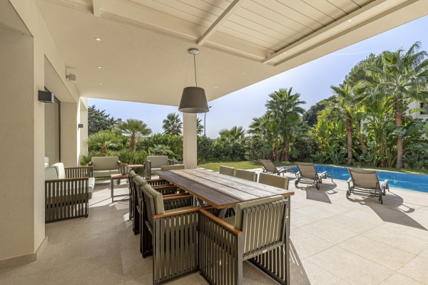 Exclusive luxury villa in modern architectural style in Santa Ponsa image 12