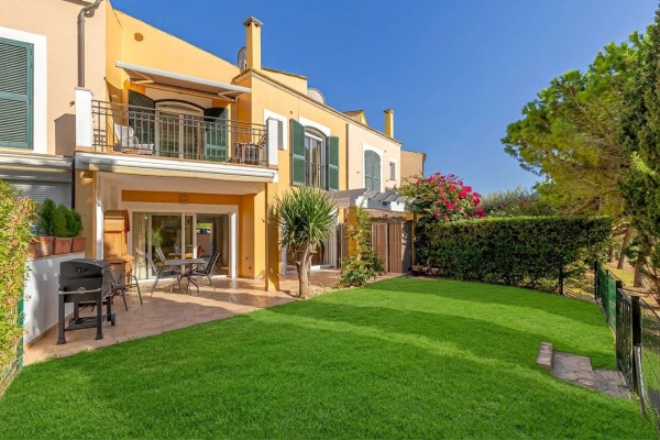 Terraced house in an exclusive golf course location in Camp de Mar