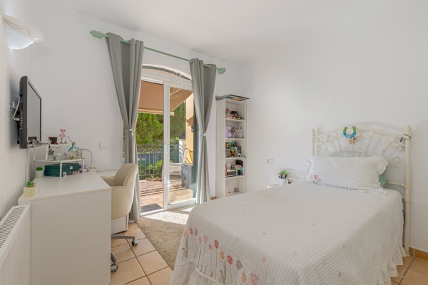 Terraced house in an exclusive golf course location in Camp de Mar image 11