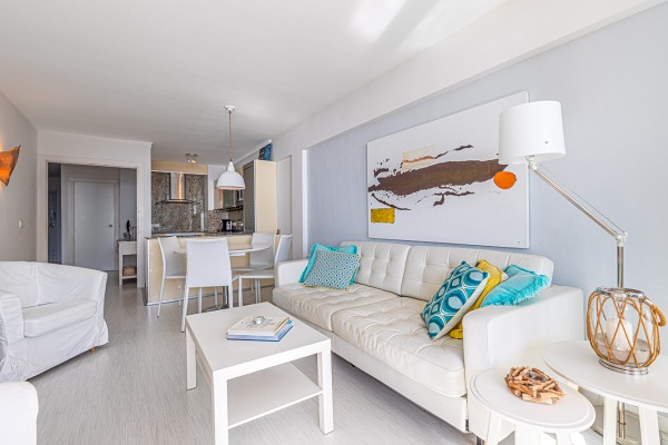 Bright apartment right by the sea in Camp de Mar image 4