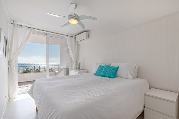 Bright apartment right by the sea in Camp de Mar image 6