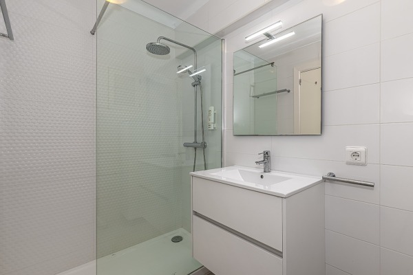 Bright apartment right by the sea in Camp de Mar image 7
