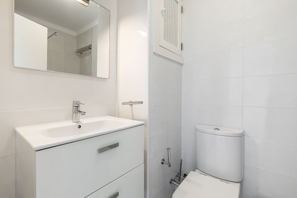 Bright apartment right by the sea in Camp de Mar image 9
