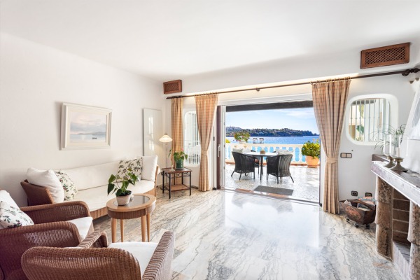 Exclusive apartment with stunning views right by the sea in Costa de la Calma image 4