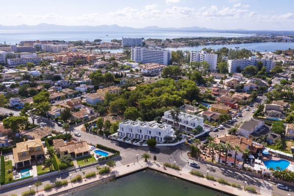 New build terraced houses near Playa de Muro in Port Alcudia