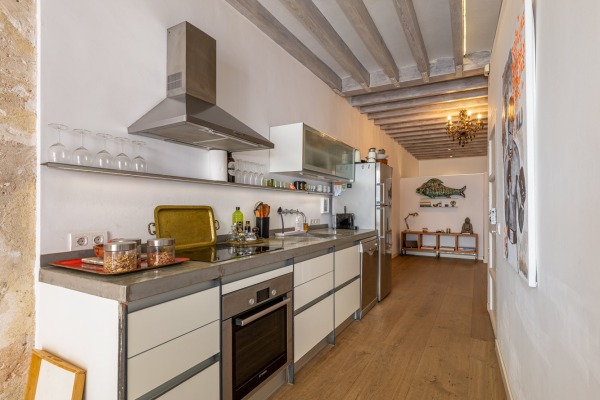 Stylish old apartment with modern furnishings in the heart of Palma image 4