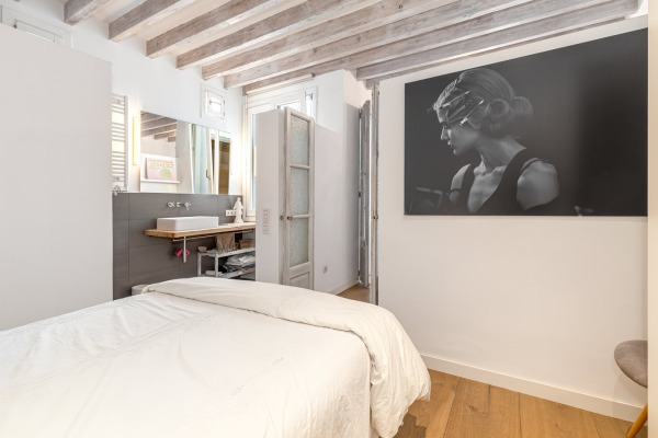 Stylish old apartment with modern furnishings in the heart of Palma image 6