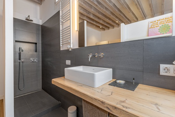 Stylish old apartment with modern furnishings in the heart of Palma image 7