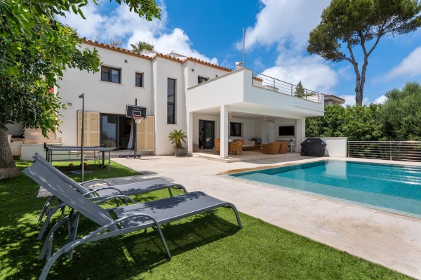 Modern villa with pool near the sea in El Toro image 3