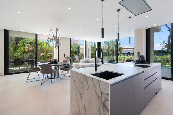 As good as new, modern luxury villa above Port Adriano image 5