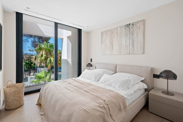 As good as new, modern luxury villa above Port Adriano image 8